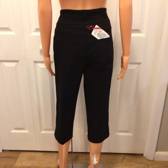 Ruby Rd. Women’s Black Stretch Slimming Pull-On Capri Pants Size 6 - Picture 8 of 12